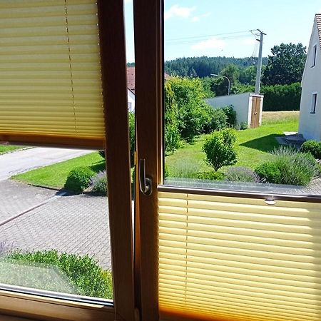 Schoene Helle Ferienwohnung In Waldnaehe Berching Exteriér fotografie