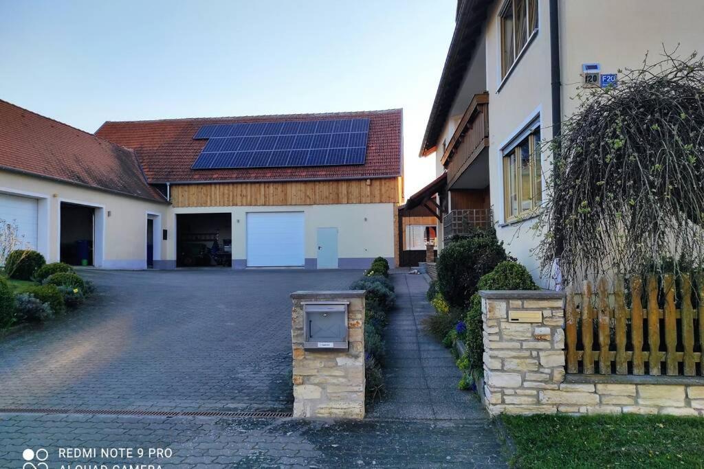 Schoene Helle Ferienwohnung In Waldnaehe Berching Exteriér fotografie