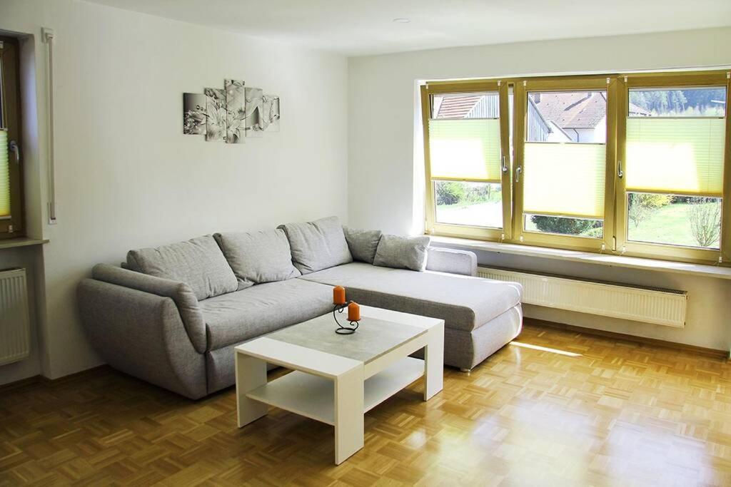 Schoene Helle Ferienwohnung In Waldnaehe Berching Exteriér fotografie